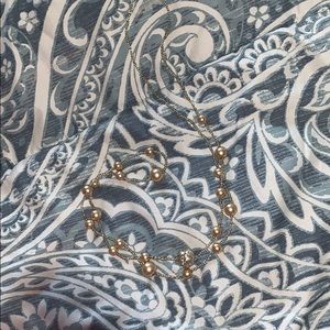 Beaded necklace with cream colored pearls